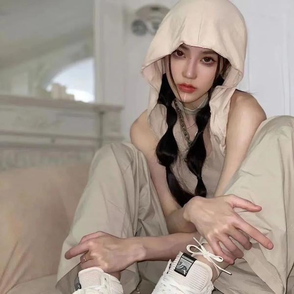 三个摩登女性